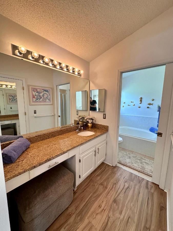 Private Pool With A Beautiful View Overlooking The Lake! Near Disney - Universal Kissimmee Bagian luar foto