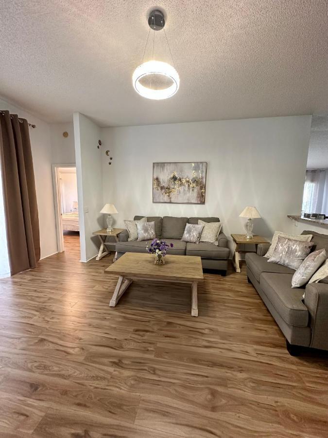 Private Pool With A Beautiful View Overlooking The Lake! Near Disney - Universal Kissimmee Bagian luar foto
